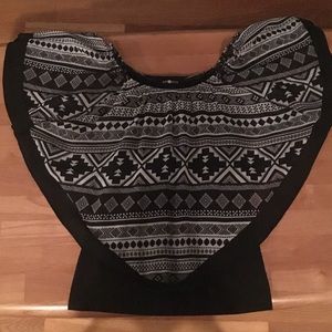 Dolman sleeve black and white top